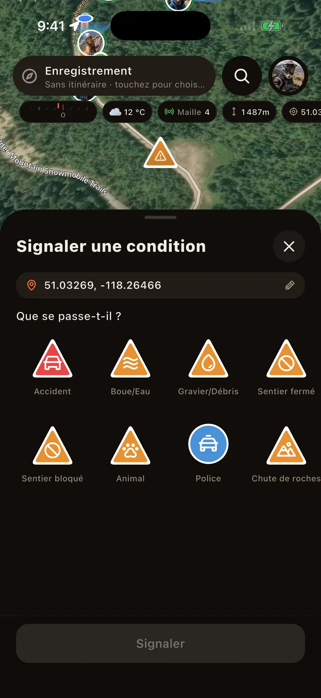 Fiche « Signaler une condition » de l'application Aventerra : catégories de dangers, de l'accident à la chute de roches, par-dessus la carte